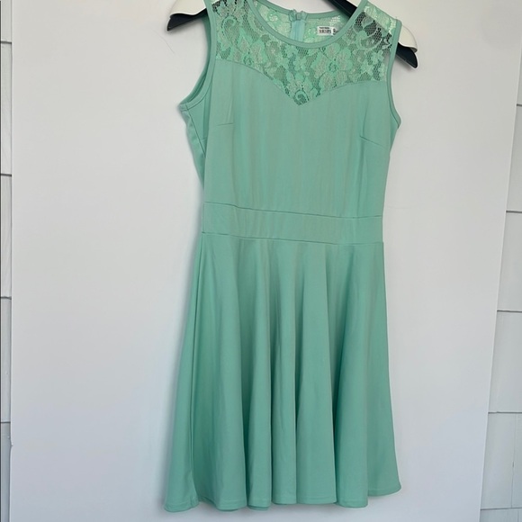 Green A-Line Sleeveless Lace Dress Medium - Picture 5 of 17